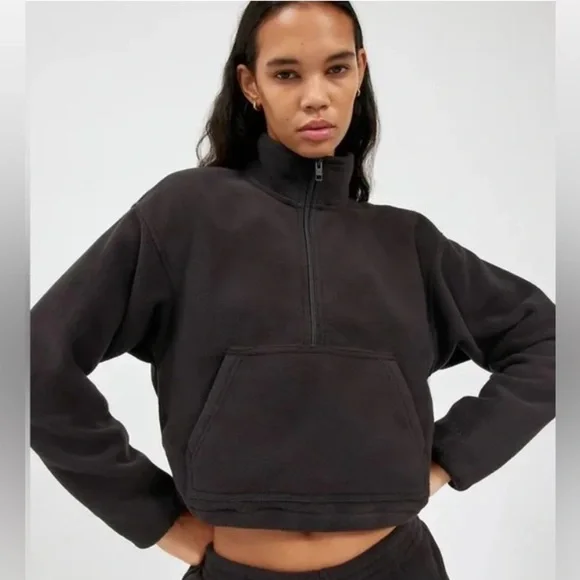 New Aritzia Black "Lena" TNA Cropped 1/2 Half-zip Fleece Sweater in size M - Picture 2 of 11